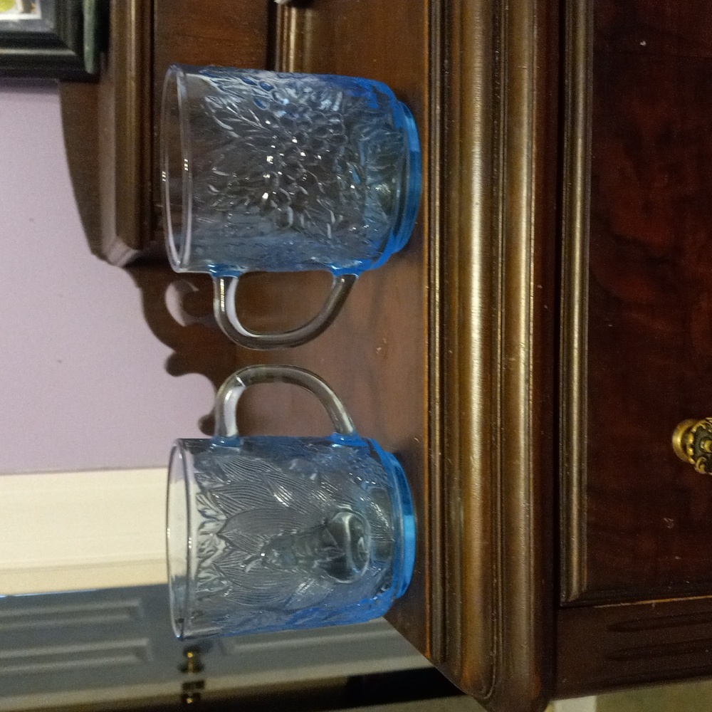 2 vintage Kig mugs